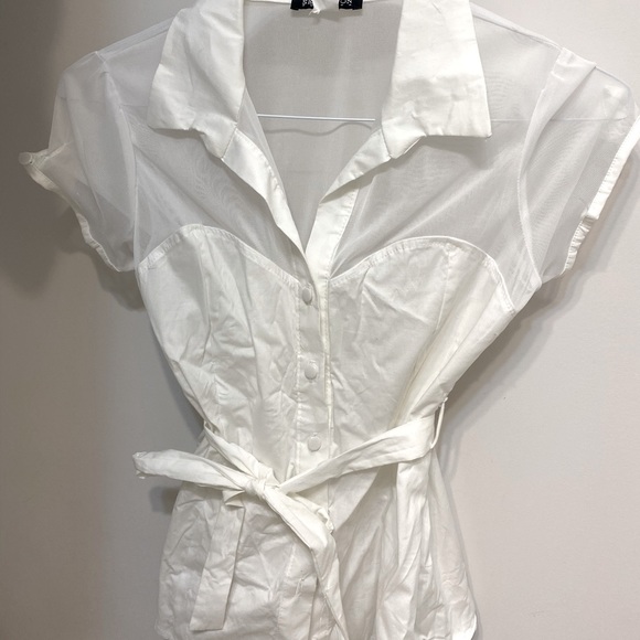White sweetheart neckline button up top - Picture 1 of 4